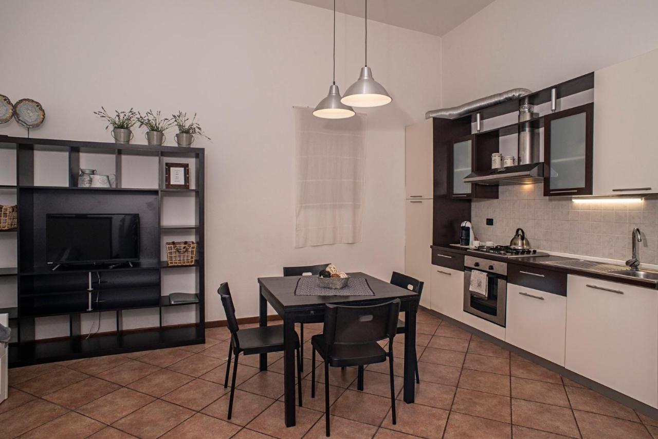 Cortile Del Forno Nel Centro Storico Apartment อาโรนา ภายนอก รูปภาพ