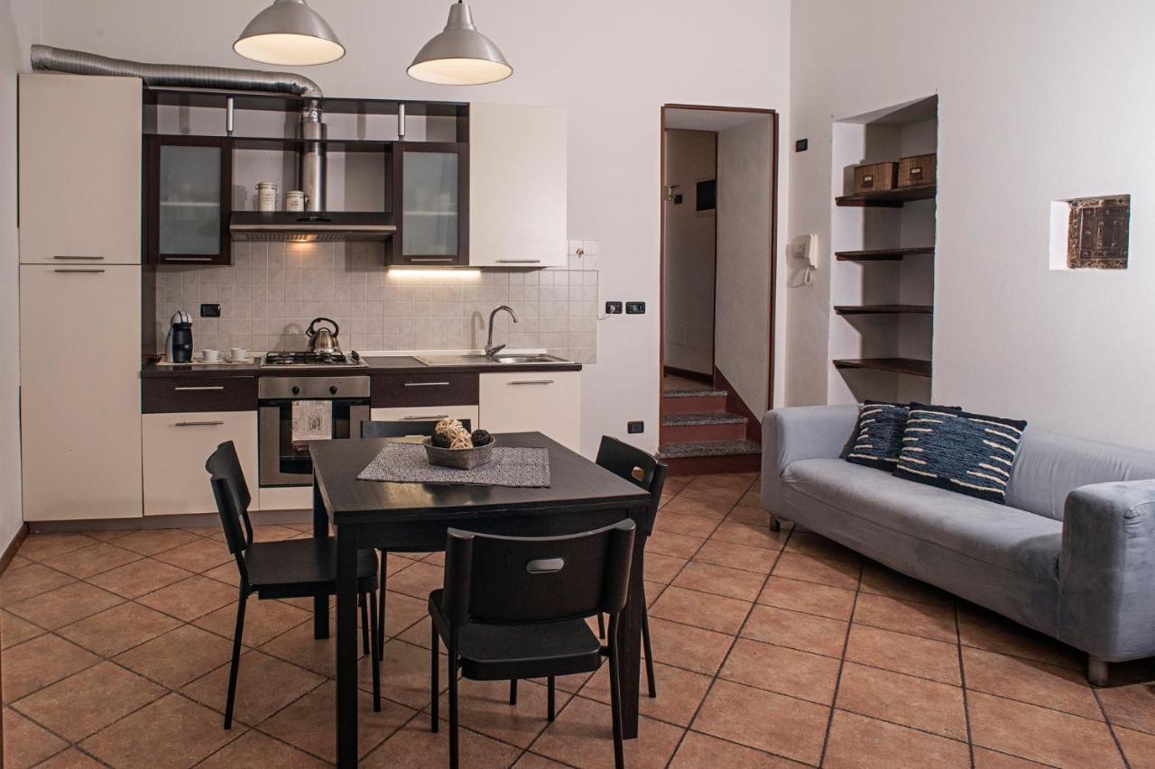 Cortile Del Forno Nel Centro Storico Apartment อาโรนา ภายนอก รูปภาพ