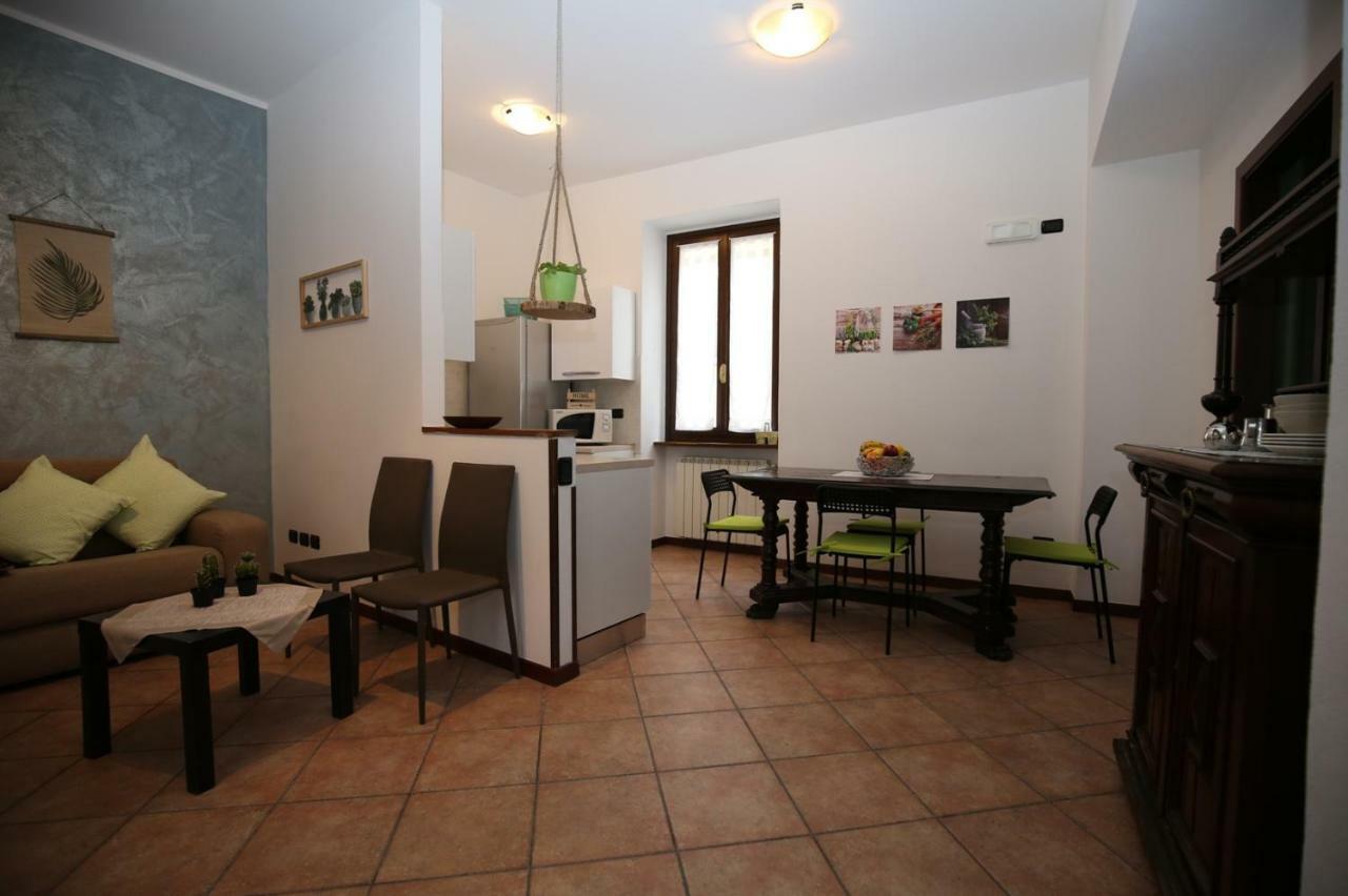 Cortile Del Forno Nel Centro Storico Apartment อาโรนา ภายนอก รูปภาพ