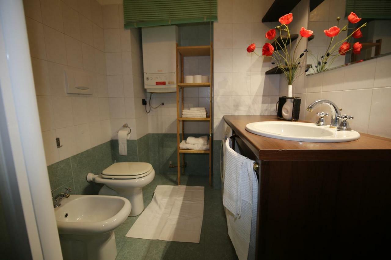 Cortile Del Forno Nel Centro Storico Apartment อาโรนา ภายนอก รูปภาพ