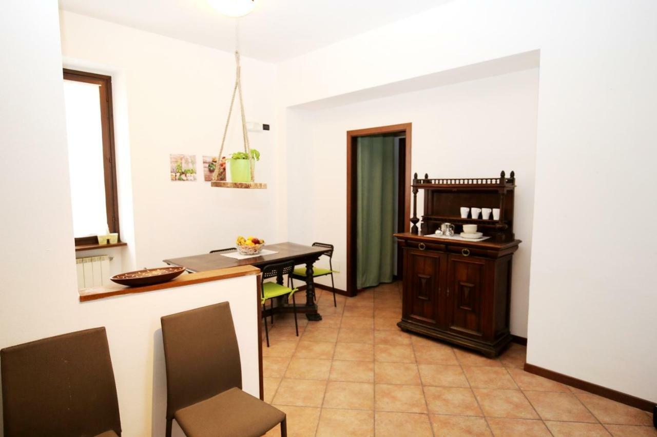 Cortile Del Forno Nel Centro Storico Apartment อาโรนา ภายนอก รูปภาพ