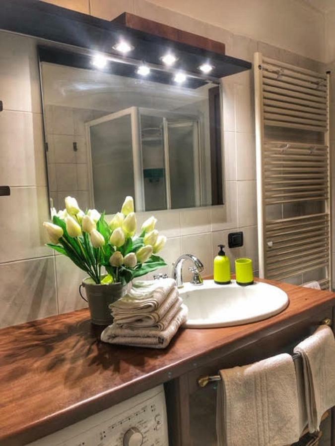 Cortile Del Forno Nel Centro Storico Apartment อาโรนา ภายนอก รูปภาพ