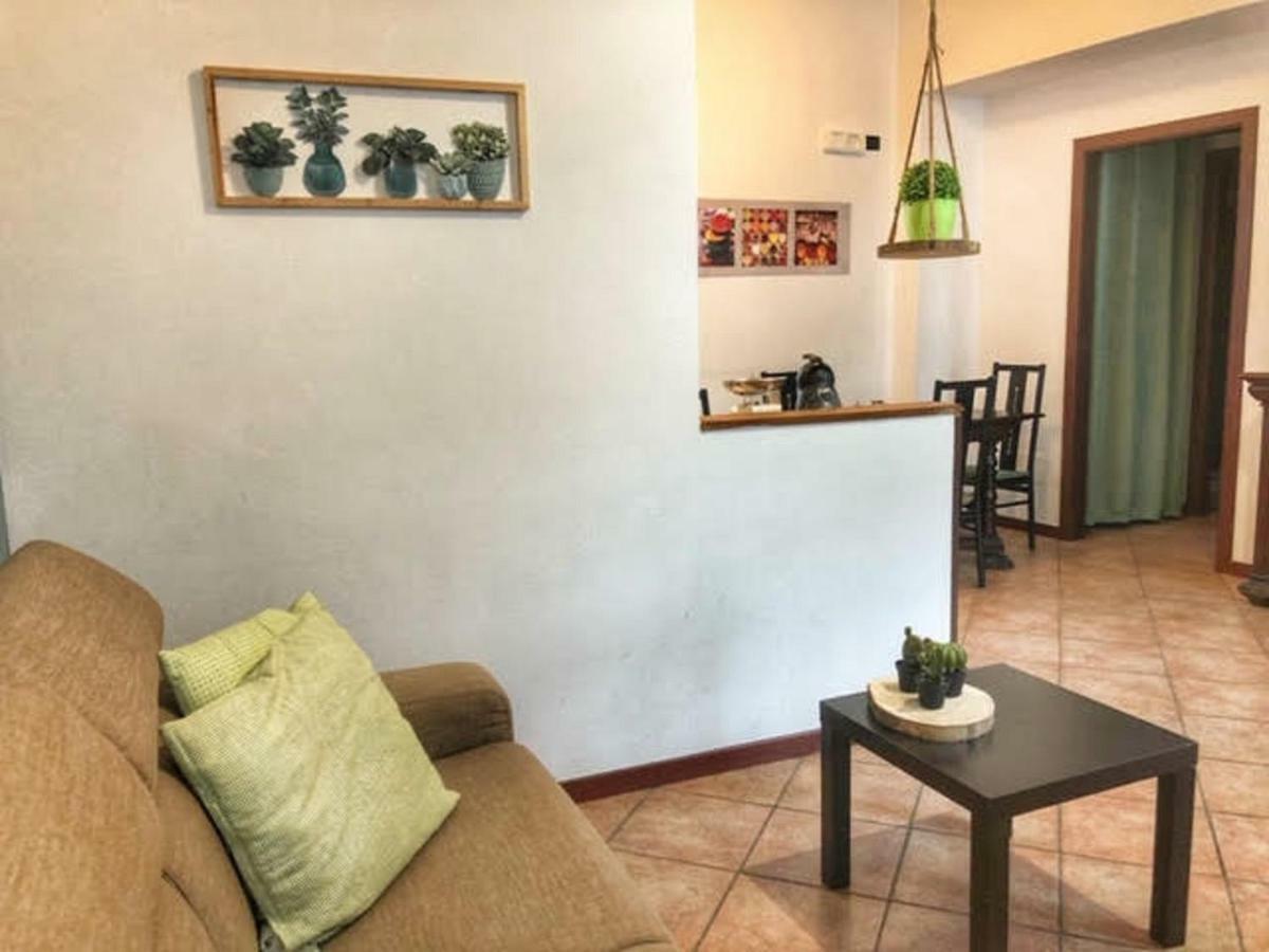 Cortile Del Forno Nel Centro Storico Apartment อาโรนา ภายนอก รูปภาพ