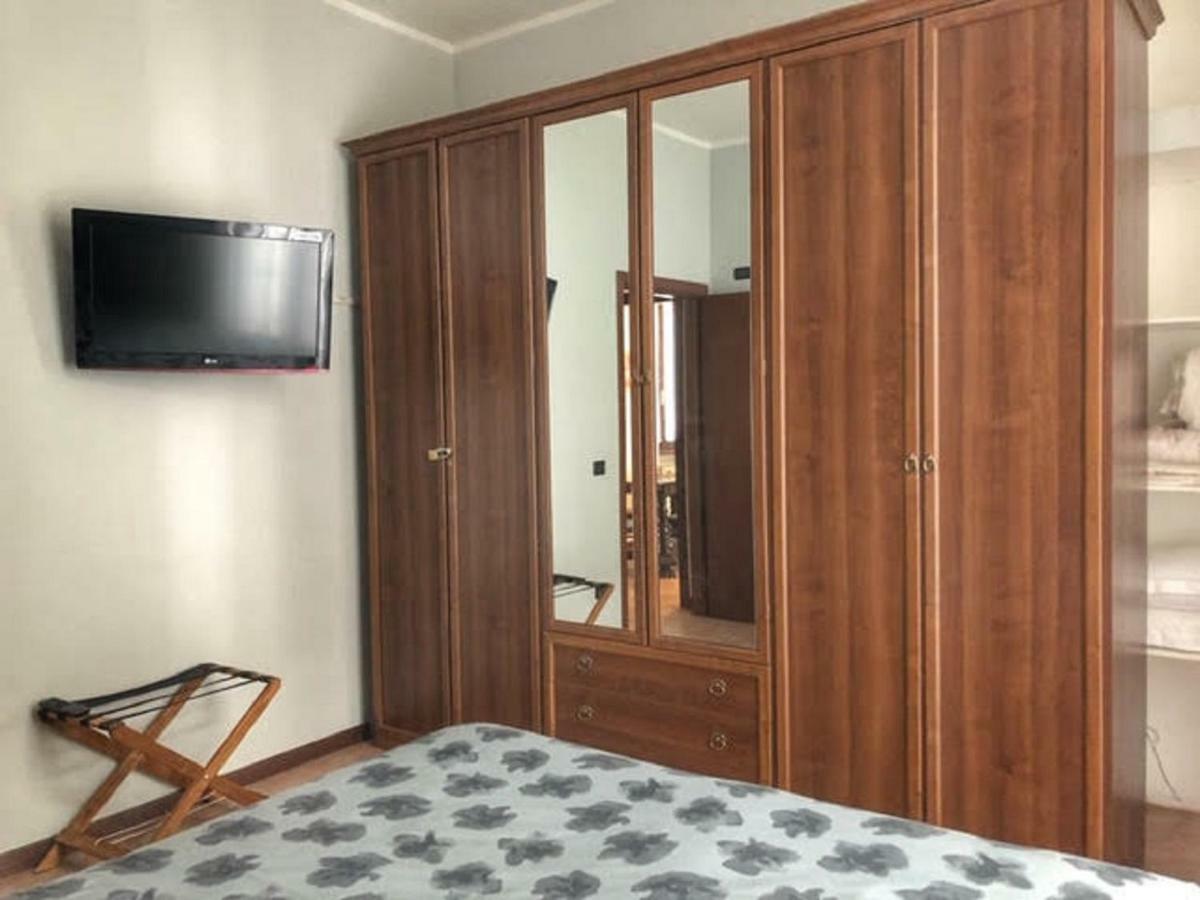 Cortile Del Forno Nel Centro Storico Apartment อาโรนา ภายนอก รูปภาพ