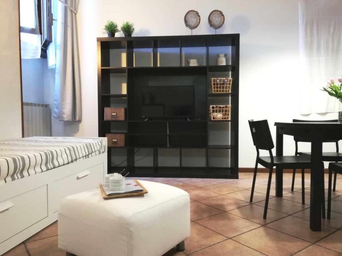 Cortile Del Forno Nel Centro Storico Apartment อาโรนา ภายนอก รูปภาพ