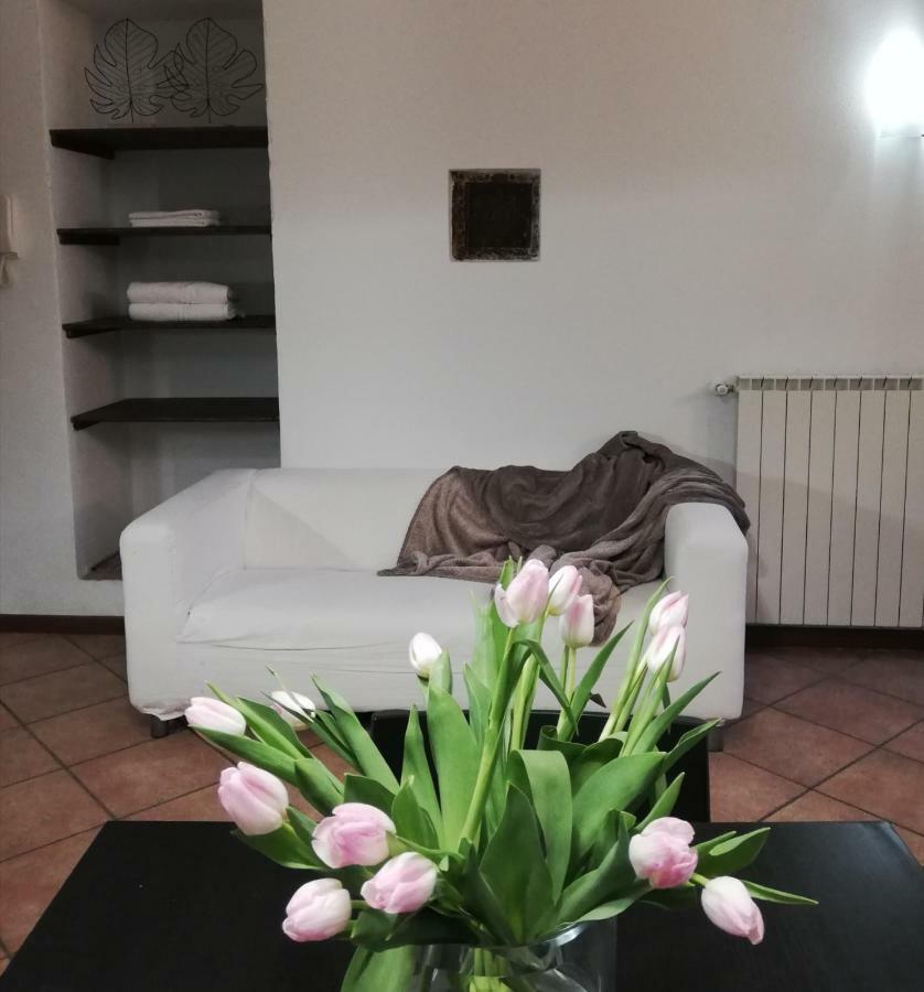 Cortile Del Forno Nel Centro Storico Apartment อาโรนา ภายนอก รูปภาพ