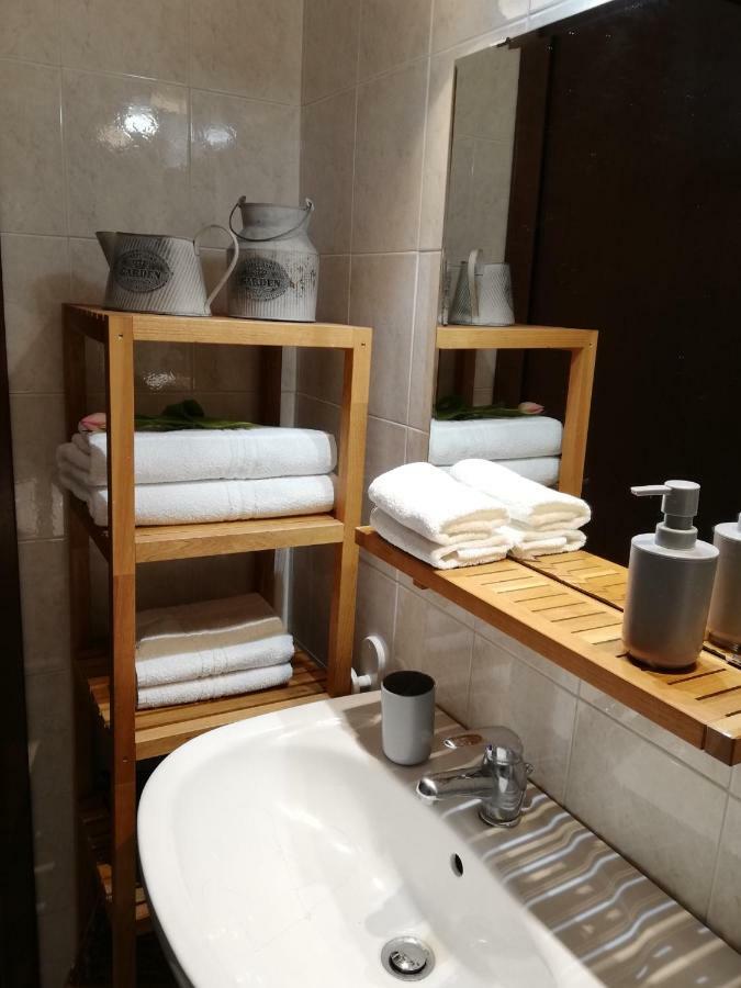 Cortile Del Forno Nel Centro Storico Apartment อาโรนา ภายนอก รูปภาพ