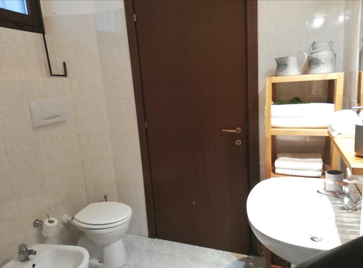 Cortile Del Forno Nel Centro Storico Apartment อาโรนา ภายนอก รูปภาพ