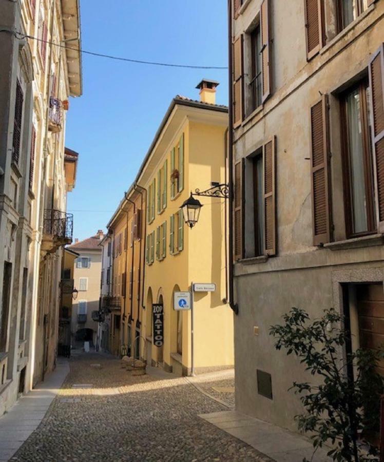 Cortile Del Forno Nel Centro Storico Apartment อาโรนา ภายนอก รูปภาพ