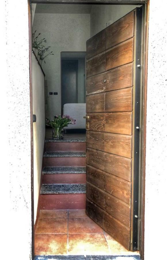 Cortile Del Forno Nel Centro Storico Apartment อาโรนา ภายนอก รูปภาพ